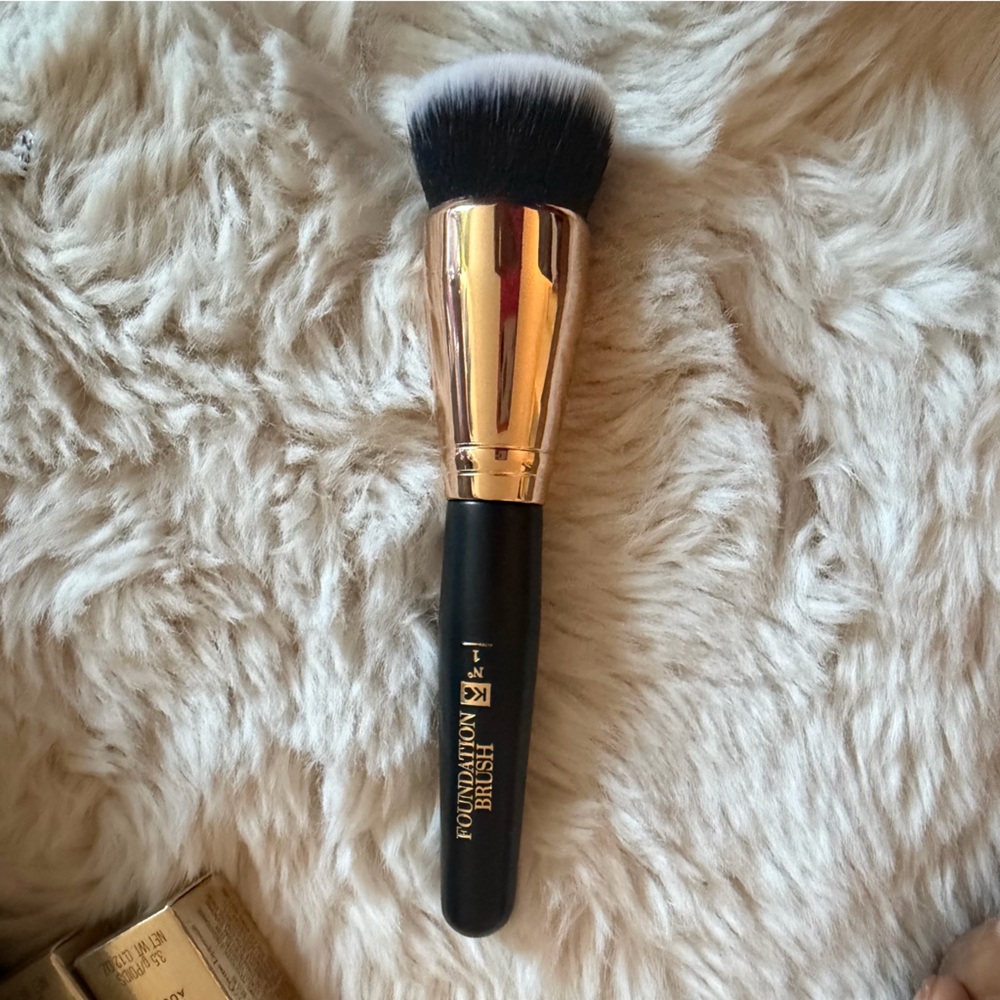 Belle by Kim Gravel Dual-Tip Foundation Brush in Black and Rose Gold